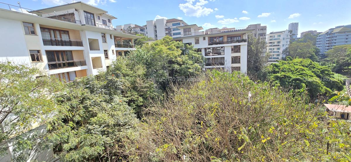 3 Bed Apartment with En Suite at Riverside - 4