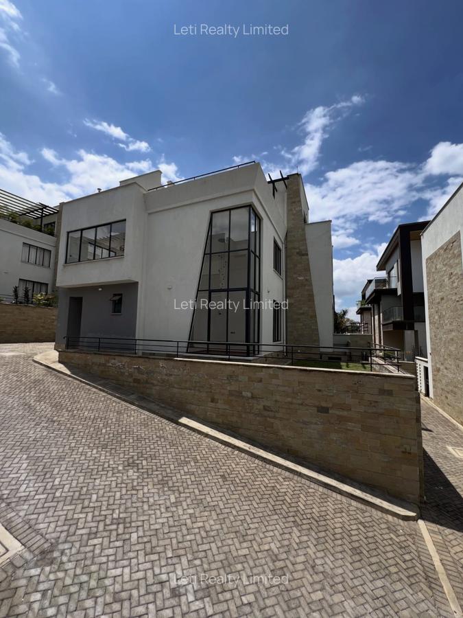 5 Bed Townhouse with En Suite in Lavington - 4
