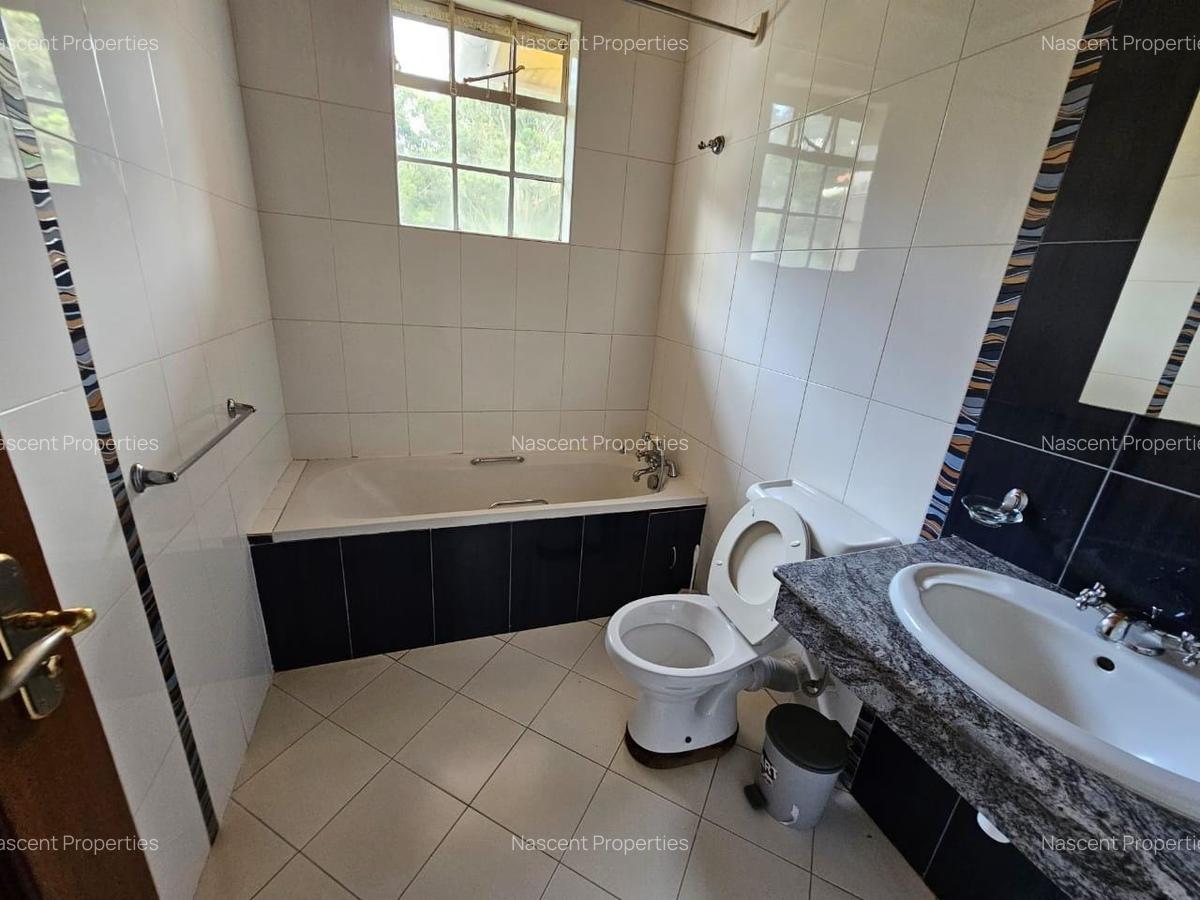 3 Bed Townhouse with En Suite in Spring Valley - 4