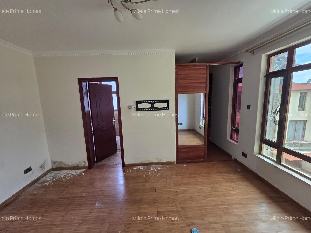 5 Bed Villa with En Suite in Lavington - 18