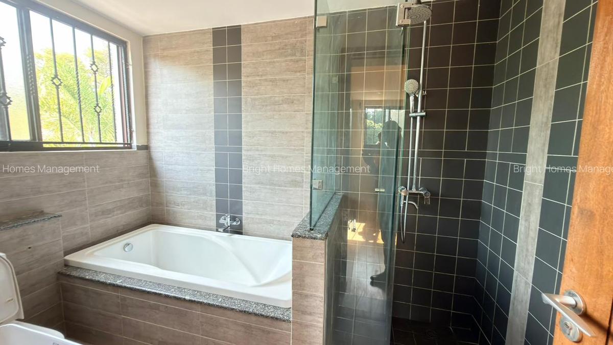 4 Bed Villa with En Suite in Lavington - 10