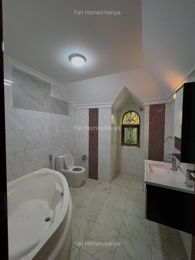 5 Bed Townhouse with En Suite at Othaya Road - 16