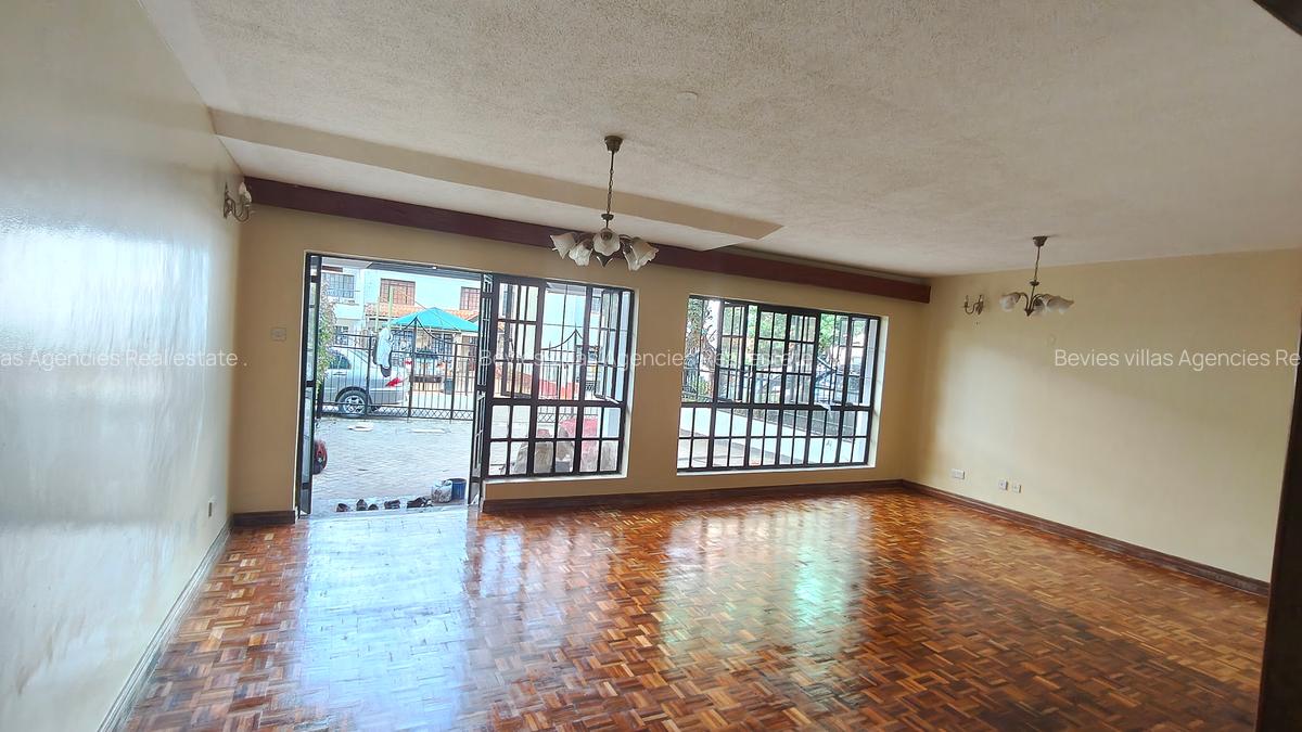 5 Bed Townhouse with En Suite at Brookside - 16