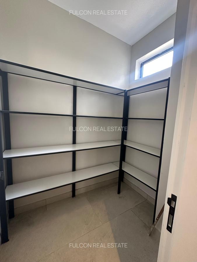 5 Bed Villa with En Suite in Westlands Area - 6