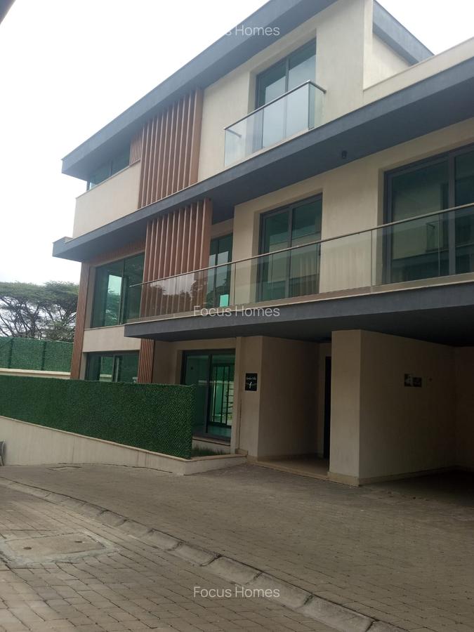 5 Bed Townhouse with En Suite in Lavington - 1