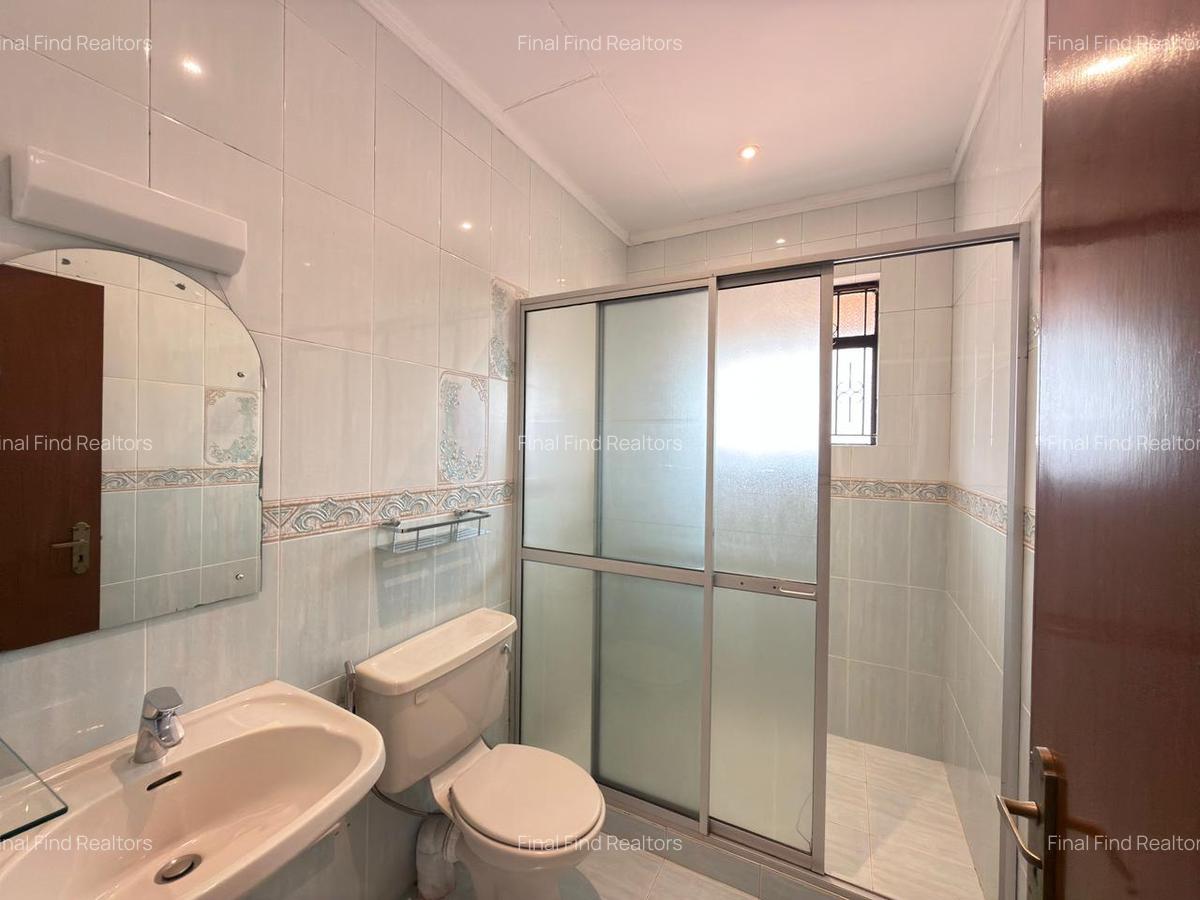 5 Bed Townhouse with En Suite in Brookside - 15