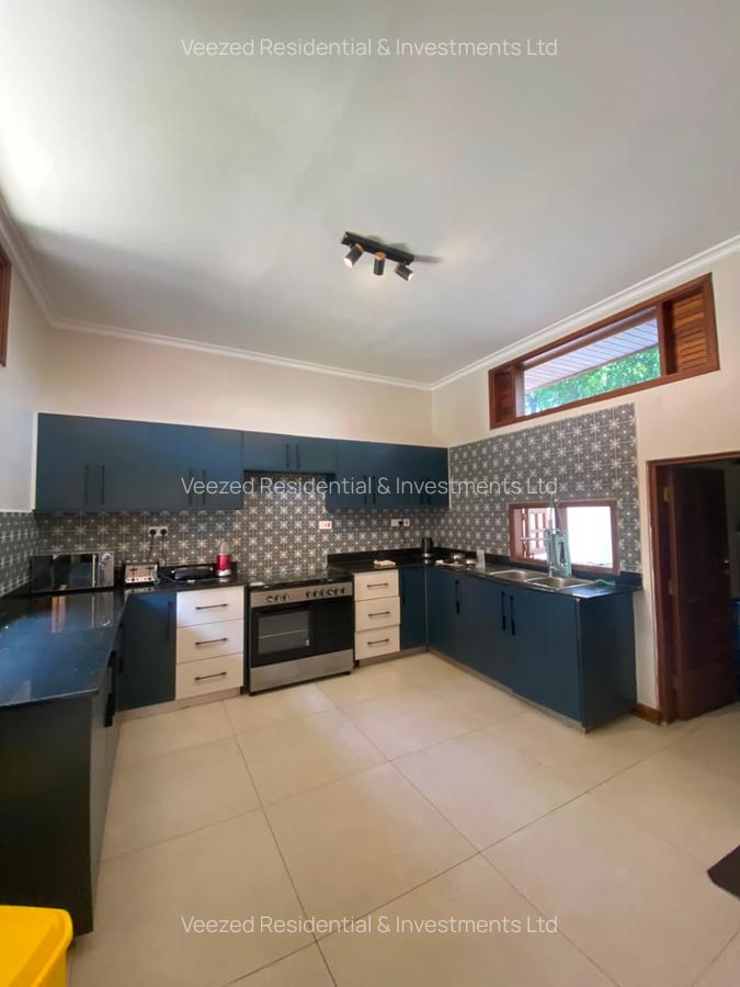 3 Bed Villa with En Suite in Bofa - 11