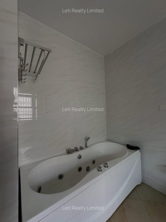 5 Bed Townhouse with En Suite in Lavington - 15