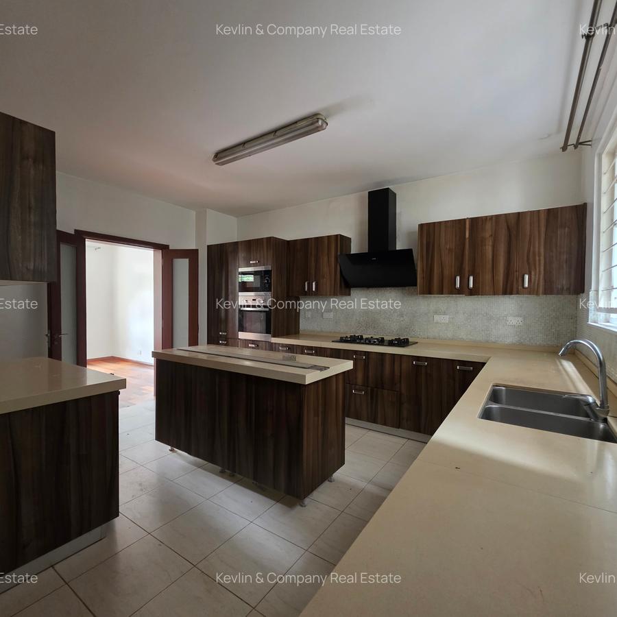 5 Bed Townhouse with En Suite in Lavington - 6