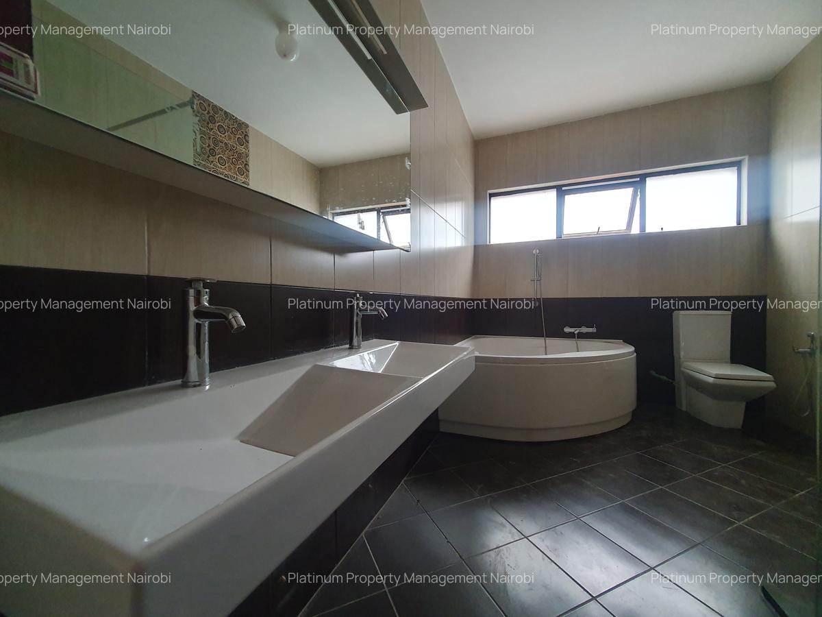4 Bed House with En Suite at Grevillea Grove - 12