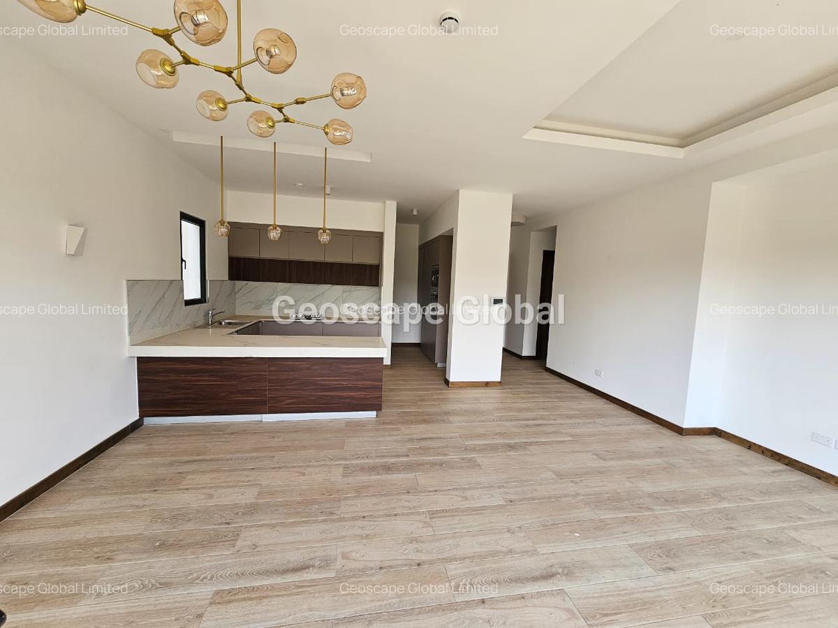 2 Bed Apartment with En Suite in Rosslyn - 2