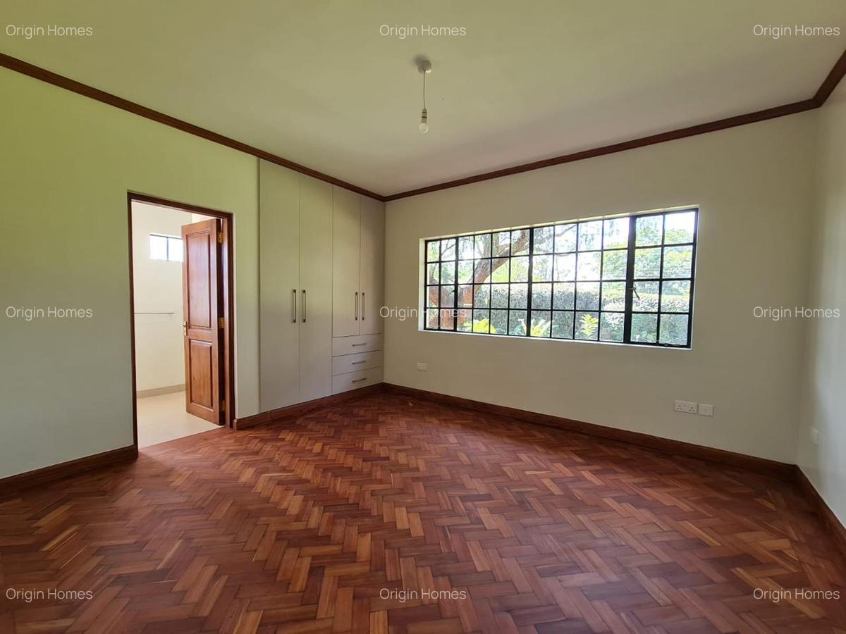 4 Bed House with En Suite at Lavington - 14
