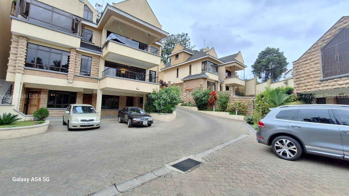 5 Bed Townhouse with En Suite at Lavington Green - 4