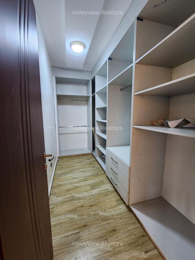5 Bed Townhouse with En Suite at Lavington - 19