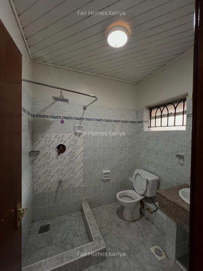 5 Bed Townhouse with En Suite at James Gichuru - 16