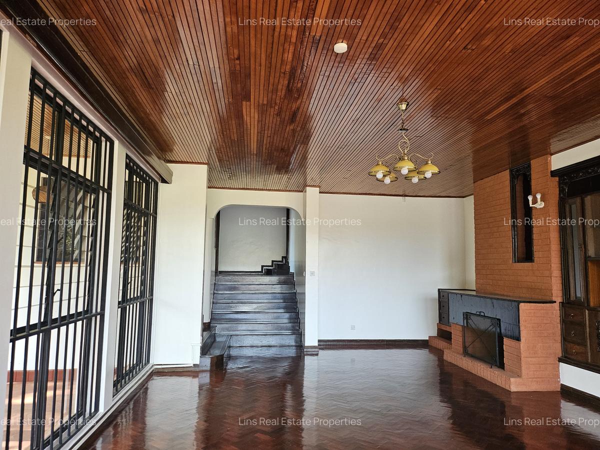 5 Bed House with En Suite in Runda - 16