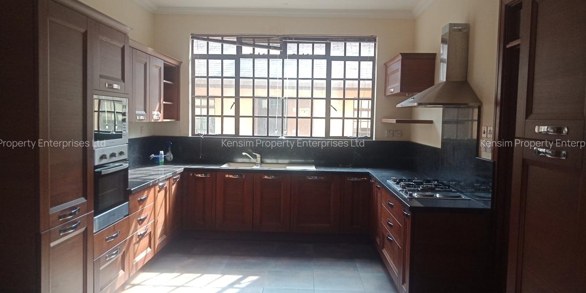 5 Bed Townhouse with En Suite in Lavington - 6