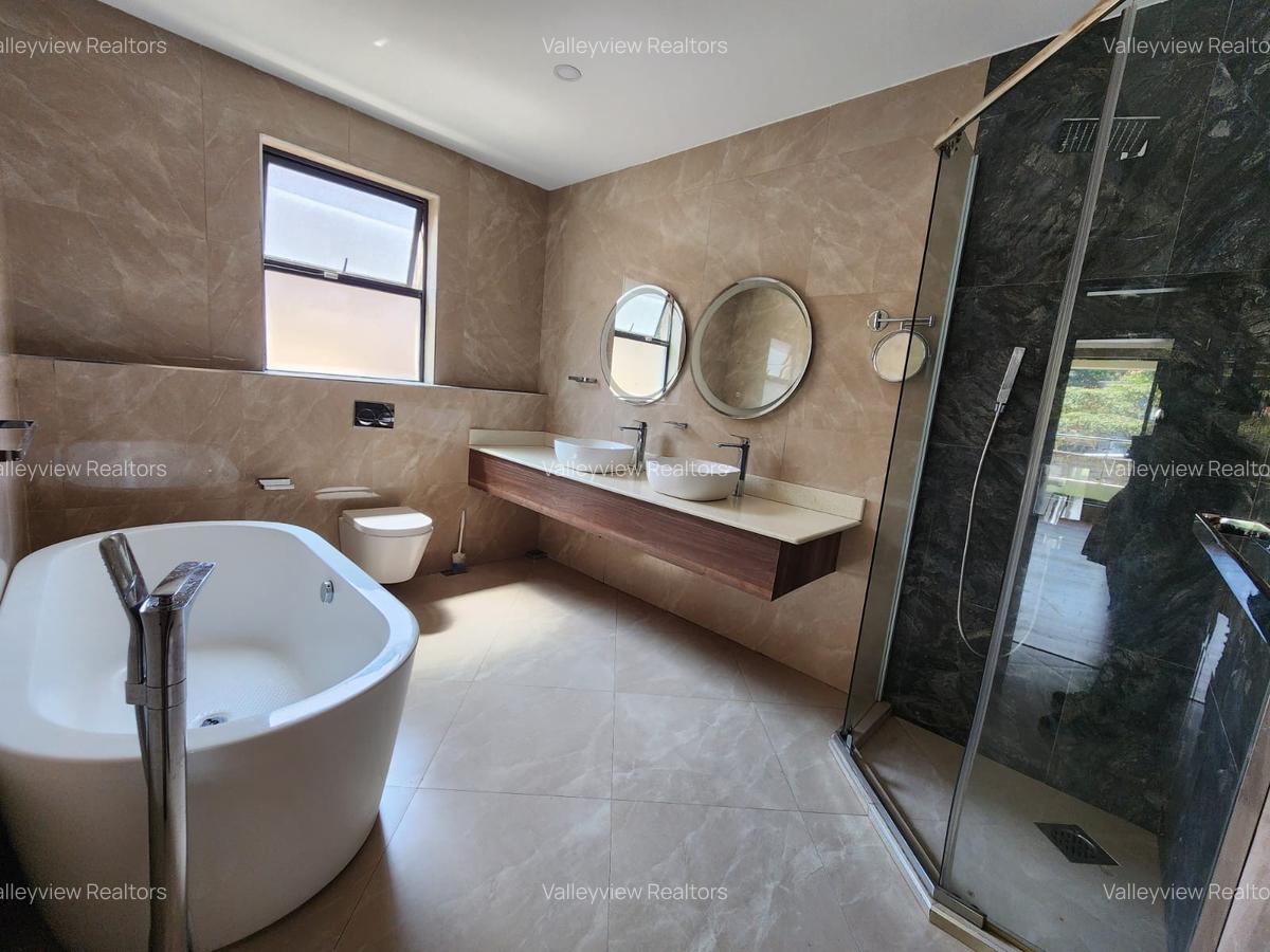 5 Bed Townhouse with En Suite at Lavington - 8
