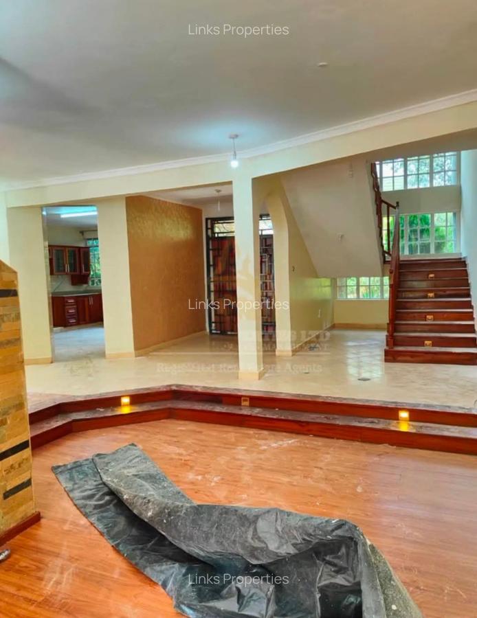 4 Bed Townhouse with En Suite at Kerarapon Road - 5