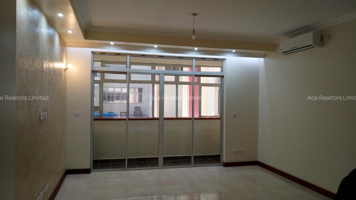 3 Bed Apartment with En Suite at Parklands - 8