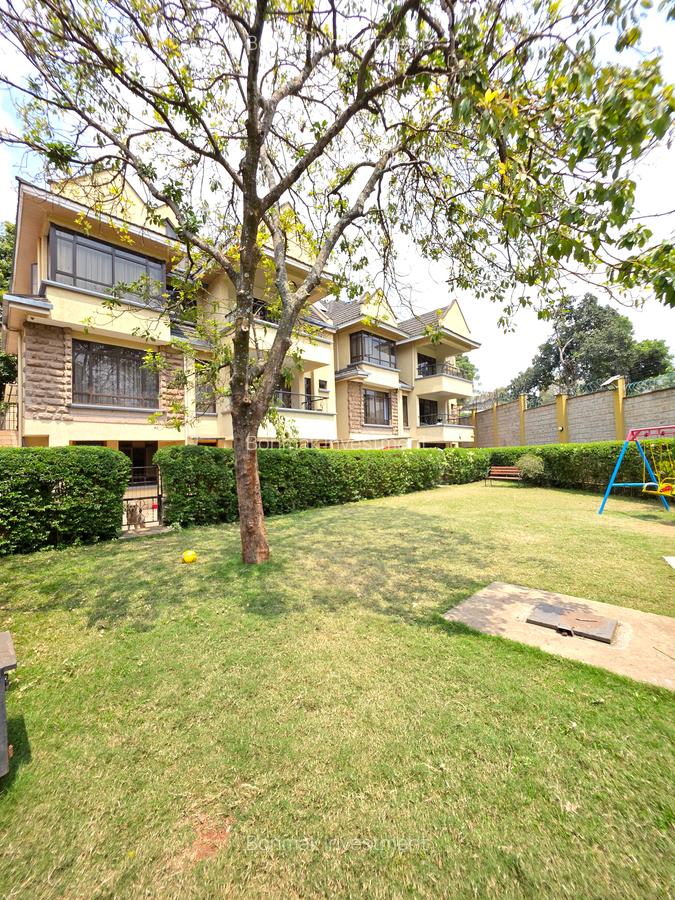 5 Bed Townhouse with En Suite at Lavington Green - 4
