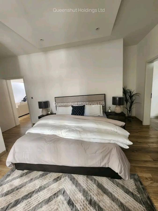 3 Bed Apartment with En Suite in Riverside - 4