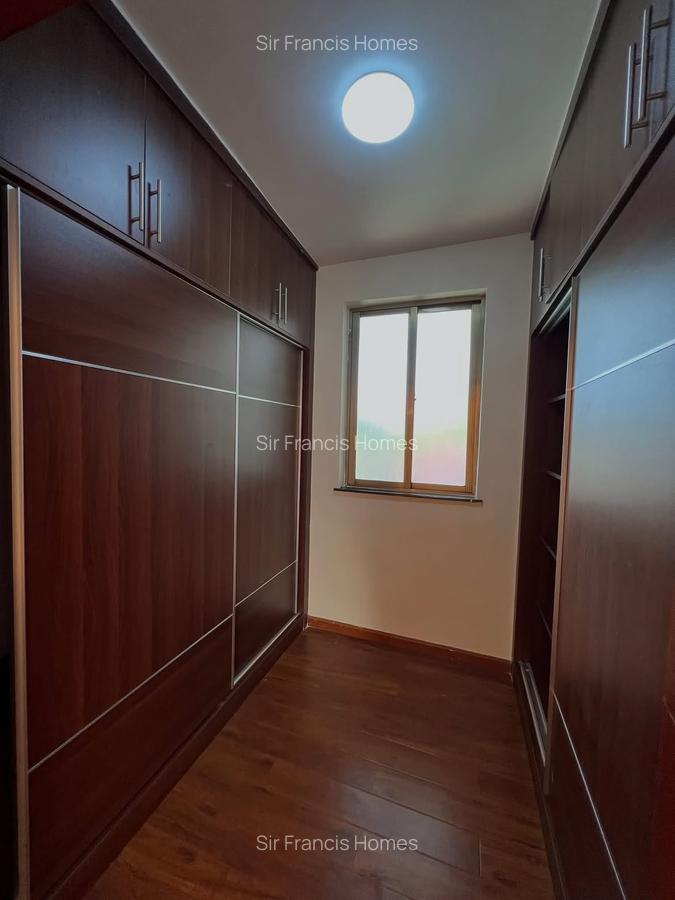 5 Bed Townhouse with En Suite at Lavington - 6