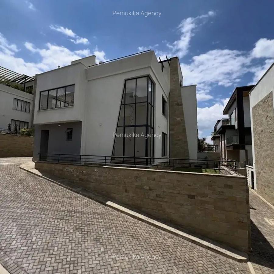 5 Bed Townhouse with En Suite in Lavington - 1