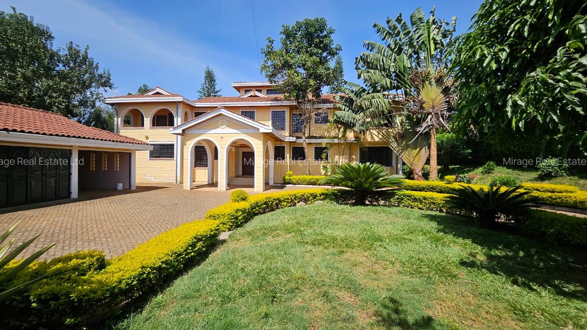 5 Bed House with En Suite in Runda - 1