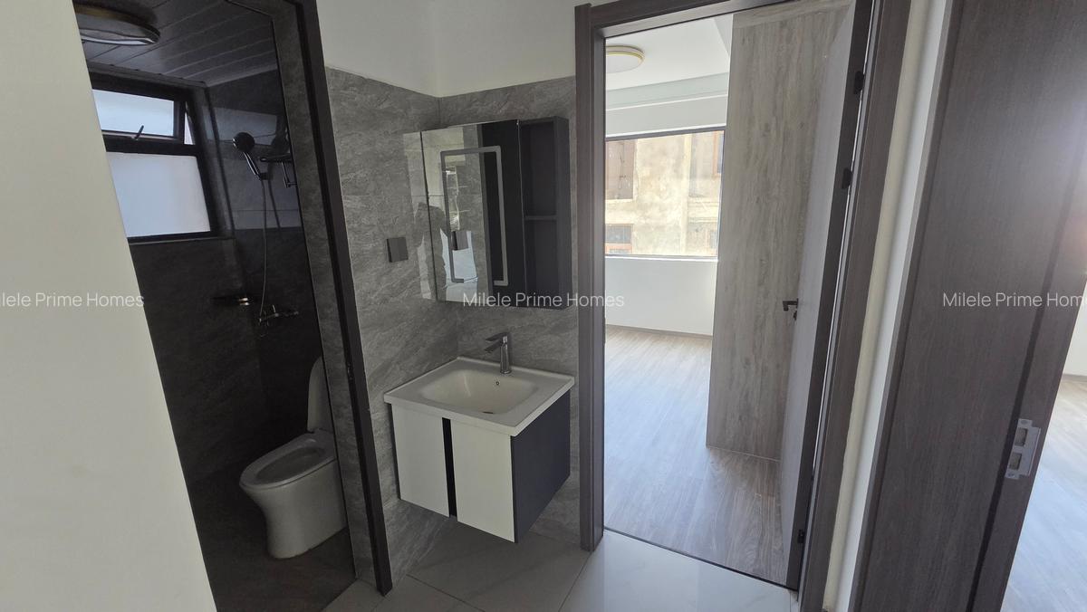 Serviced 2 Bed Apartment with En Suite in Kilimani - 11
