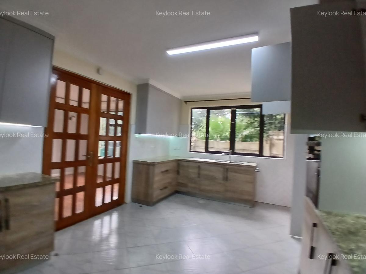 4 Bed Townhouse with En Suite at Lavington - 12