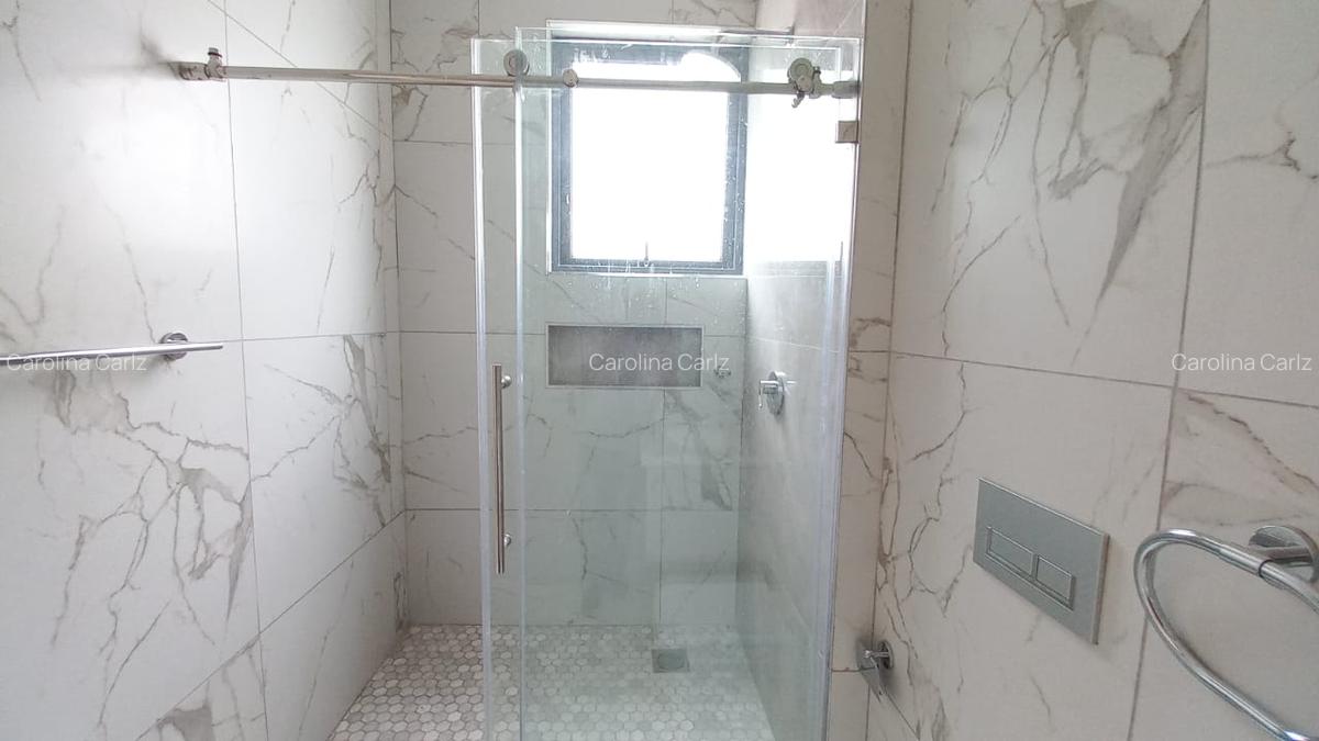 5 Bed Townhouse with En Suite in Lavington - 4