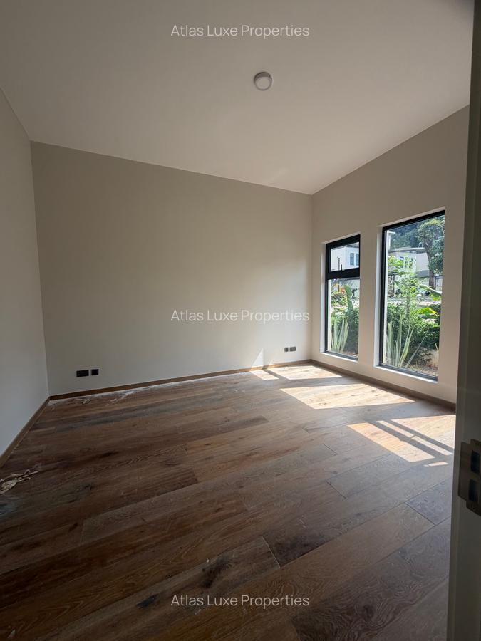 5 Bed Townhouse with En Suite at Old Runda - 3