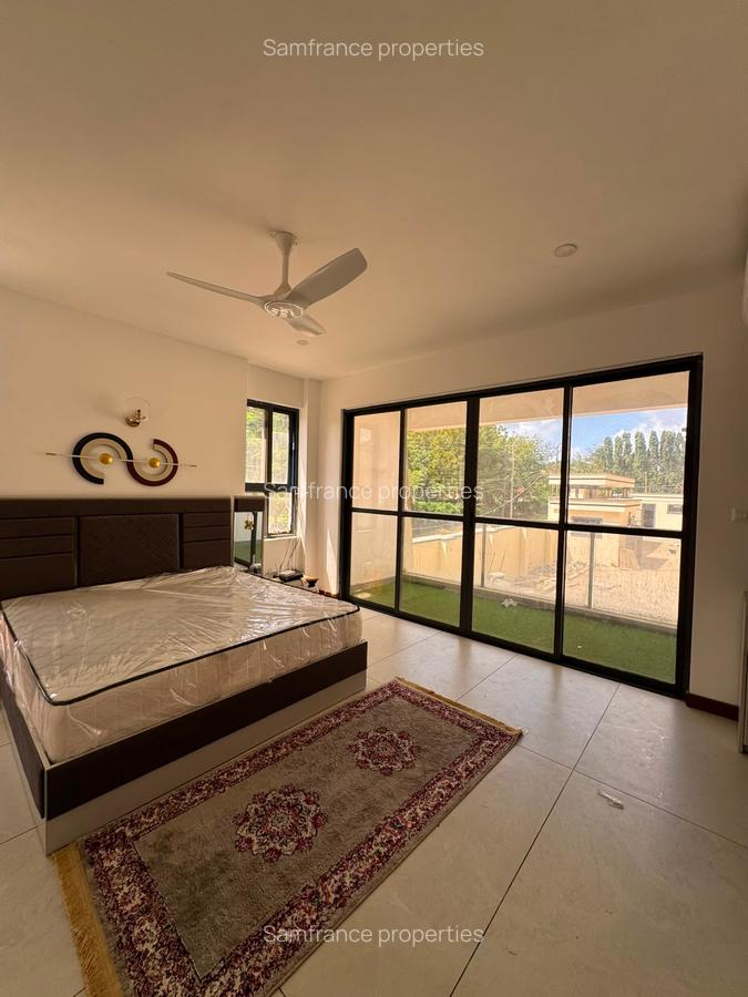 Serviced 3 Bed Apartment with En Suite at Moyne Drive - 9