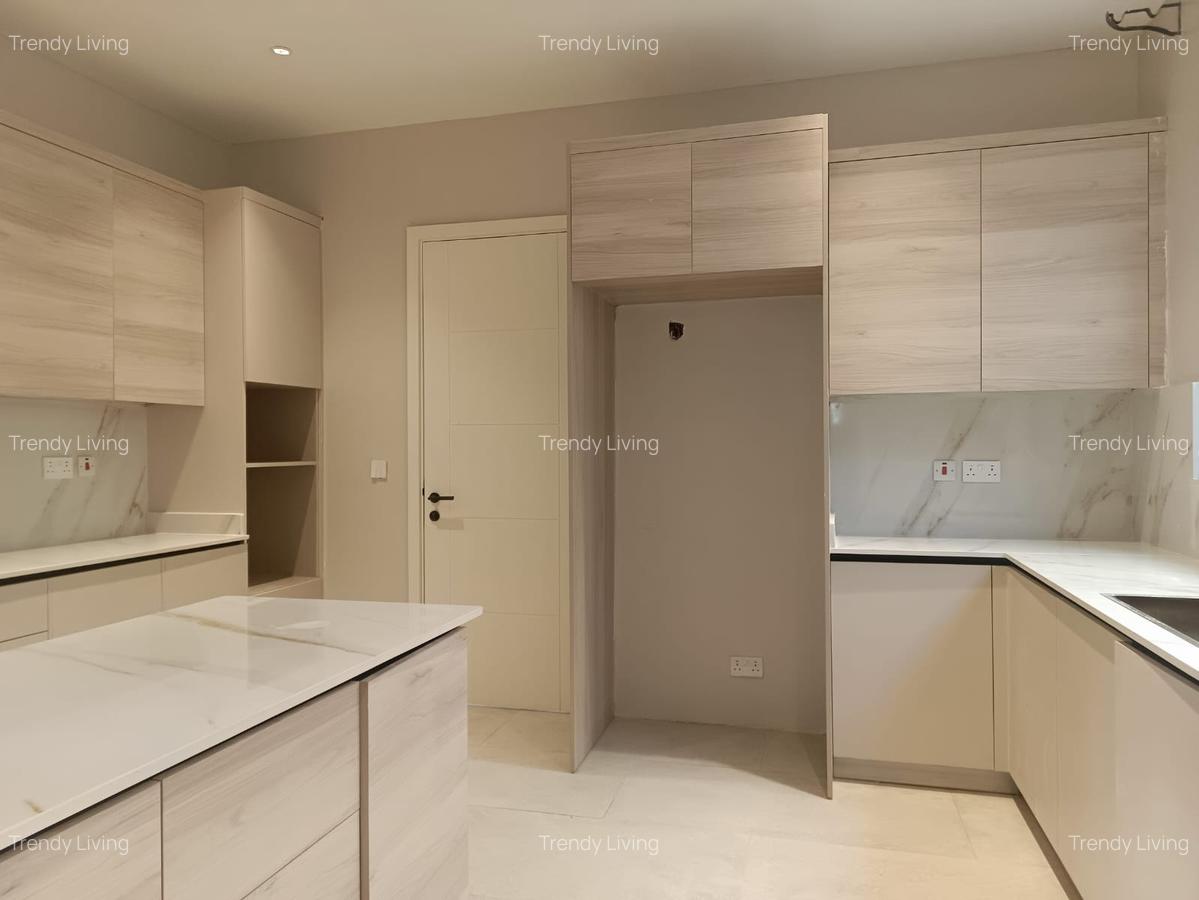 5 Bed Townhouse with En Suite in Lavington - 6