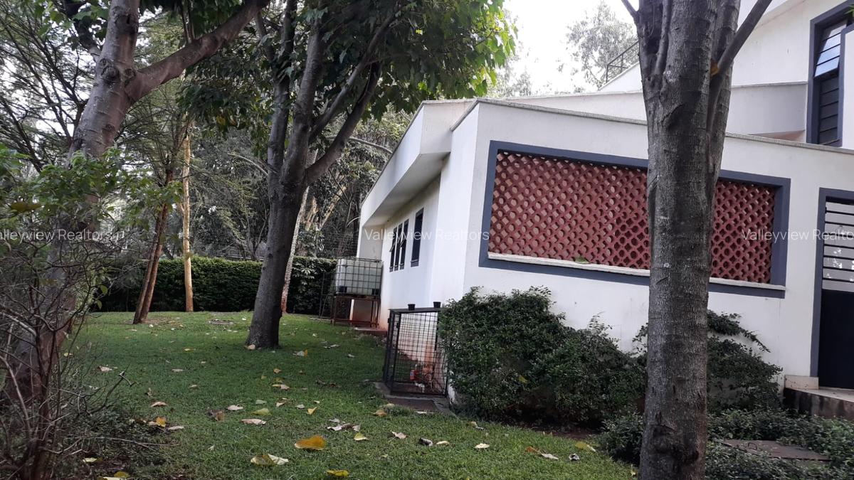 5 Bed Townhouse with En Suite at Lavington - 10