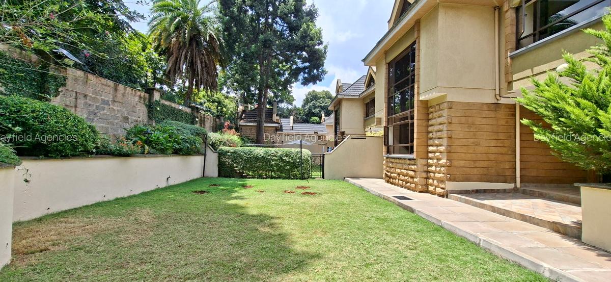 5 Bed House with En Suite in Lavington - 15