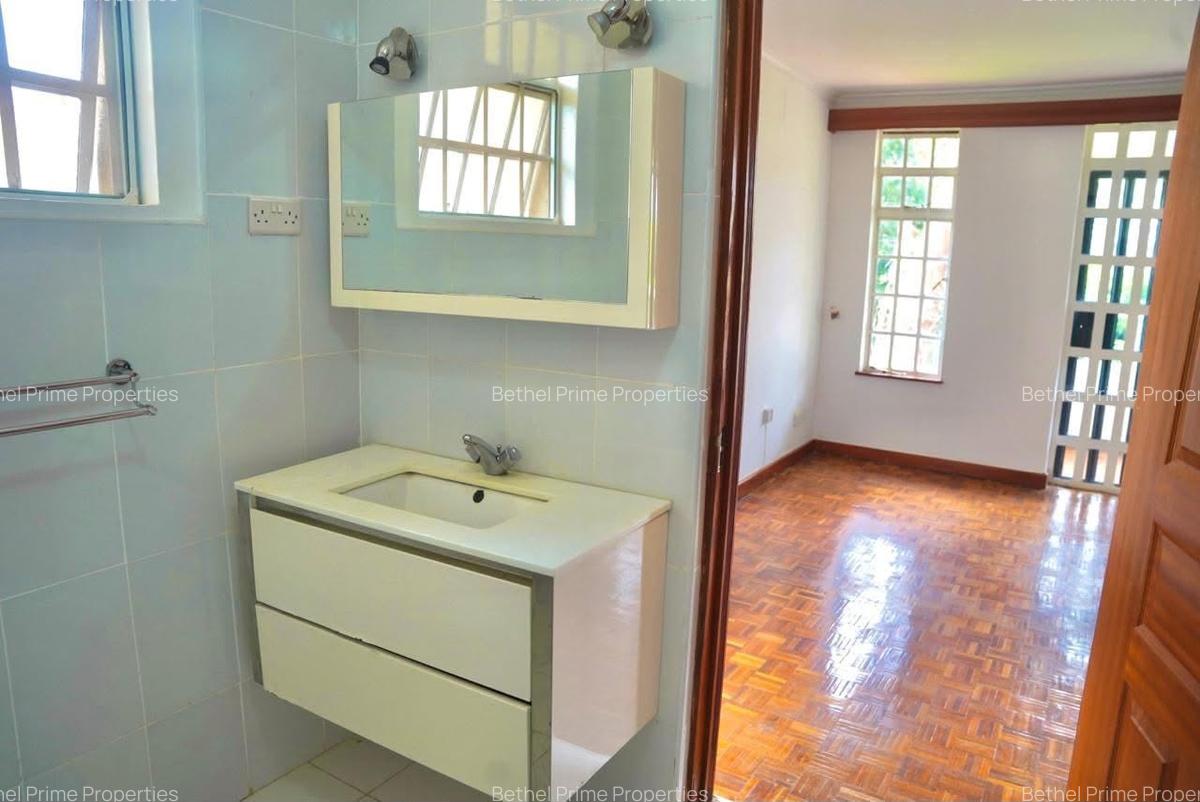 4 Bed Townhouse with En Suite in Rosslyn - 15