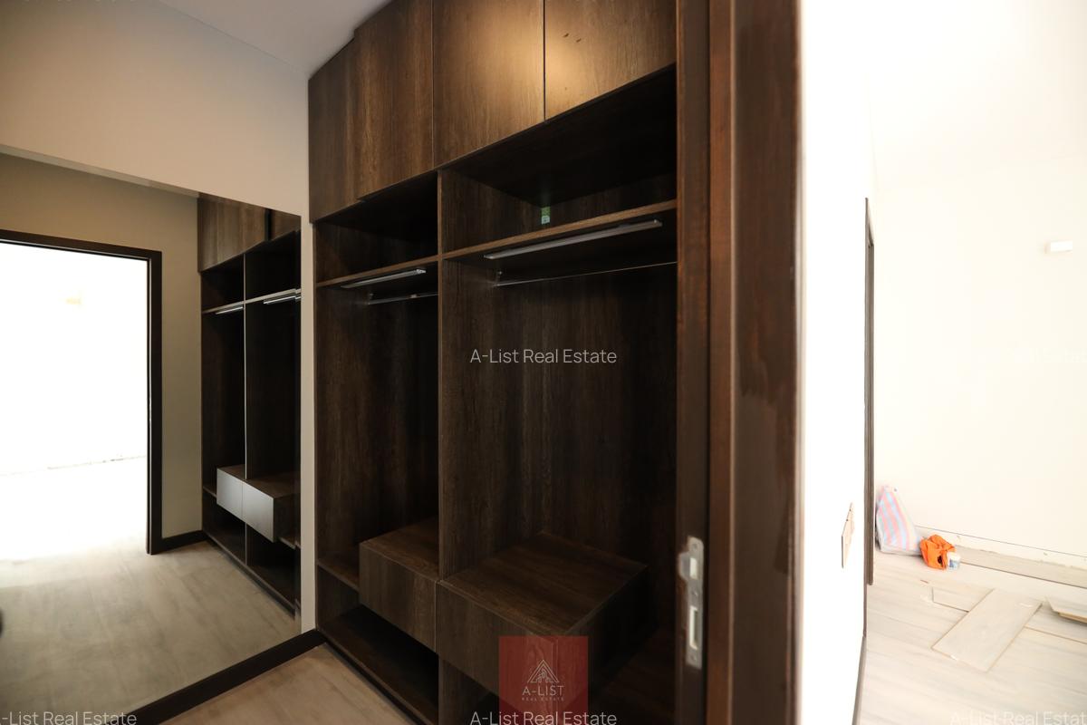 3 Bed Apartment with En Suite at Riverside Gardens - 8