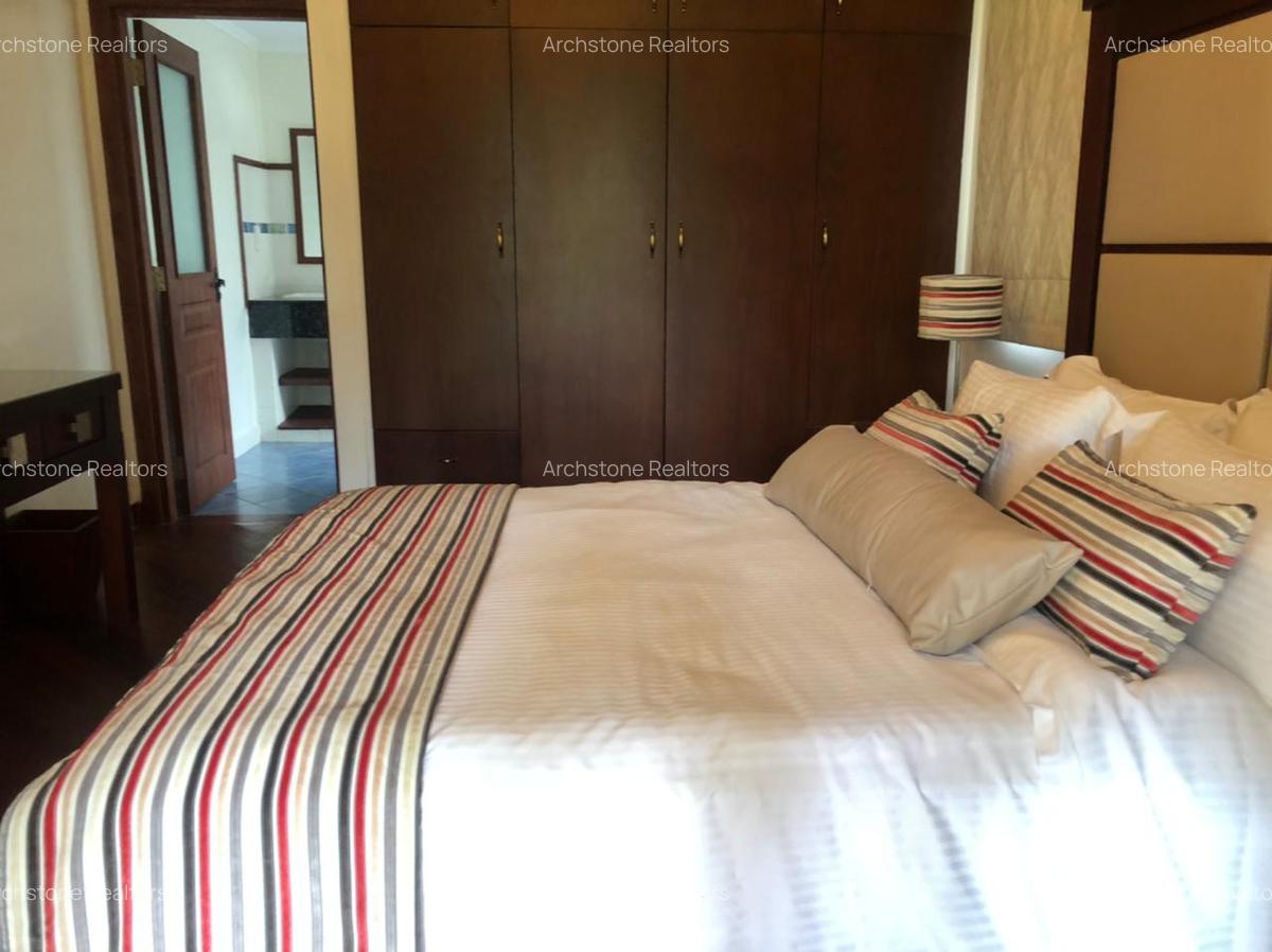 3 Bed House with En Suite in Ridgeways - 5