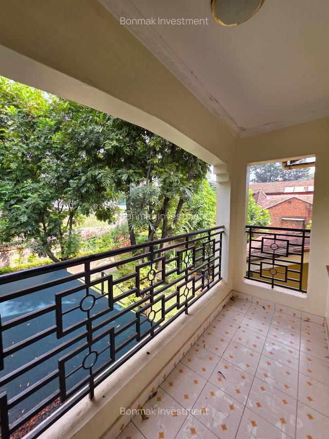 4 Bed Townhouse with En Suite at Lavington Green - 9