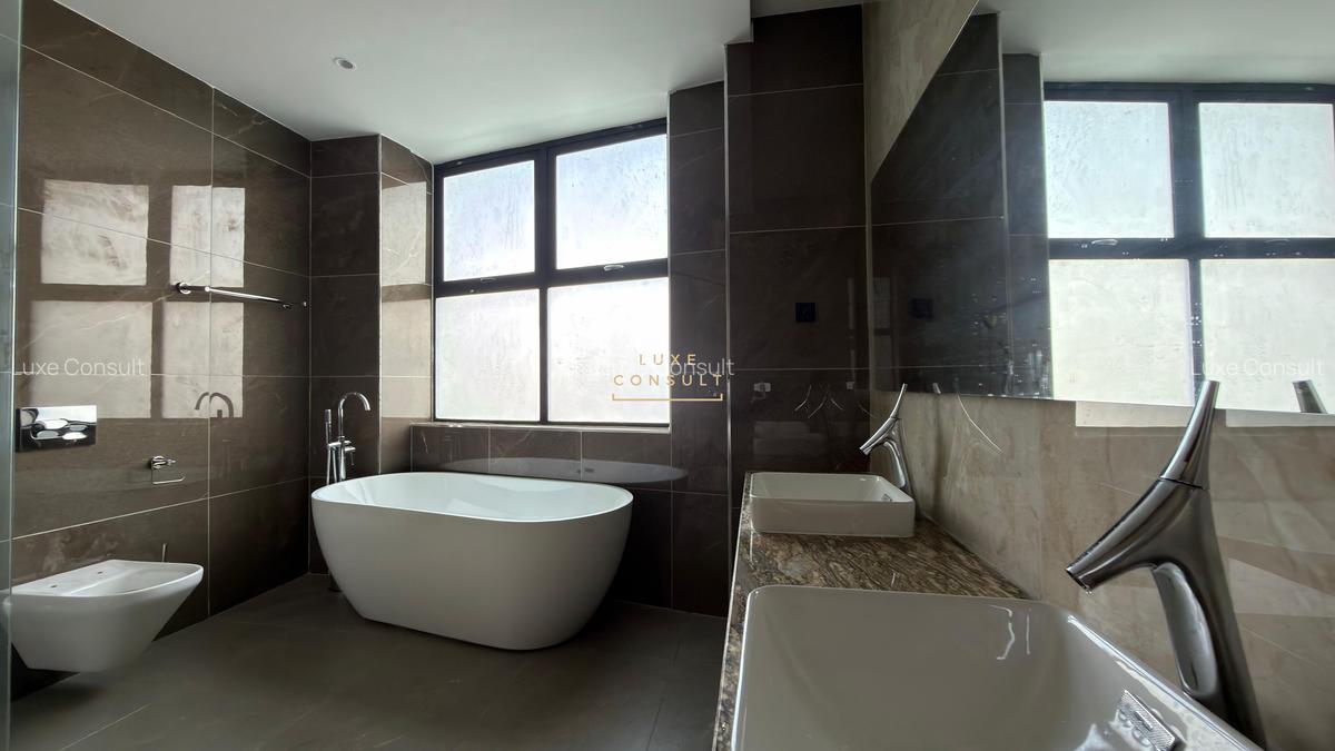 3 Bed Apartment with En Suite in Riverside - 7