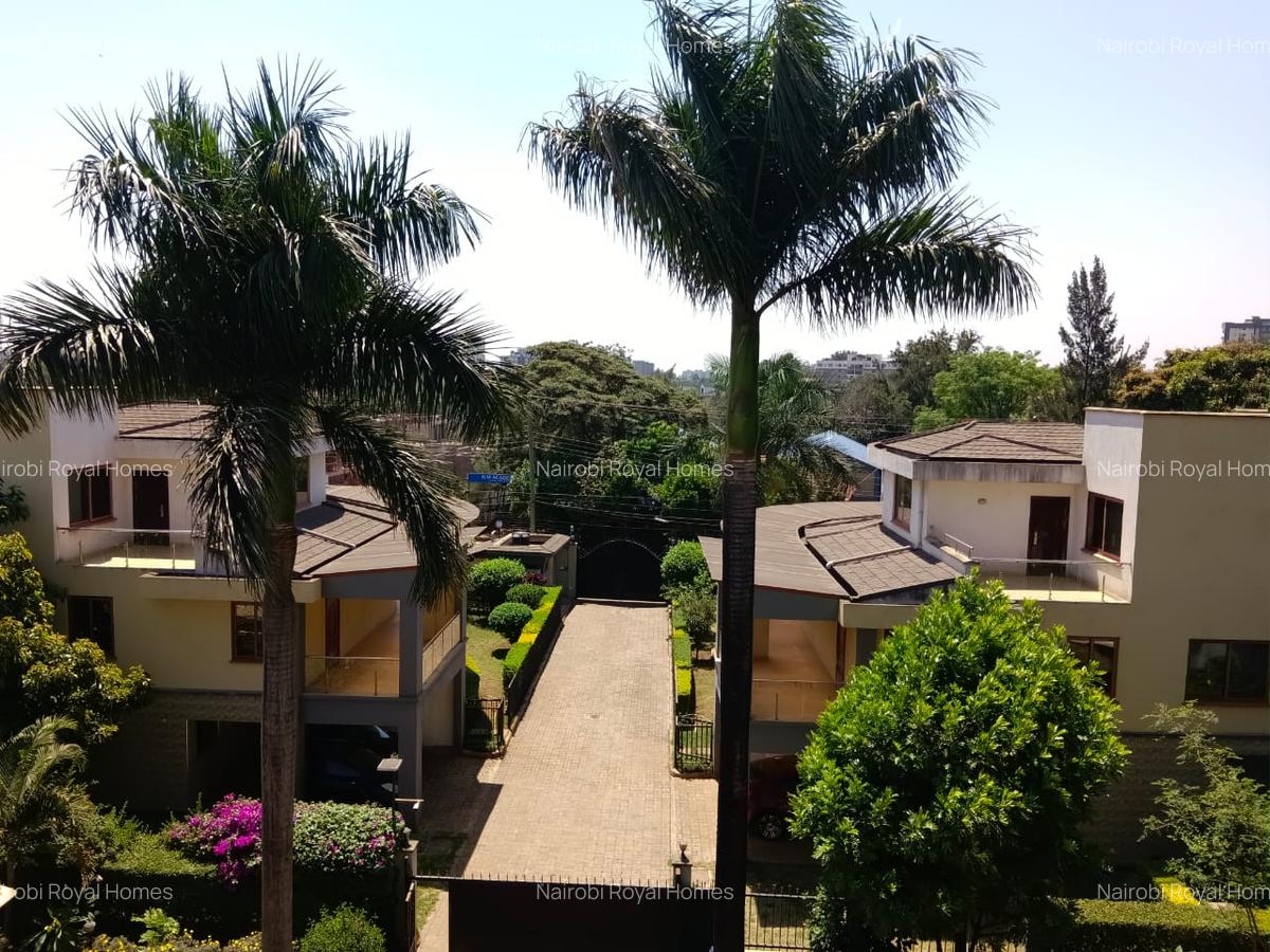 5 Bed Townhouse with En Suite at Lavington Green - 20