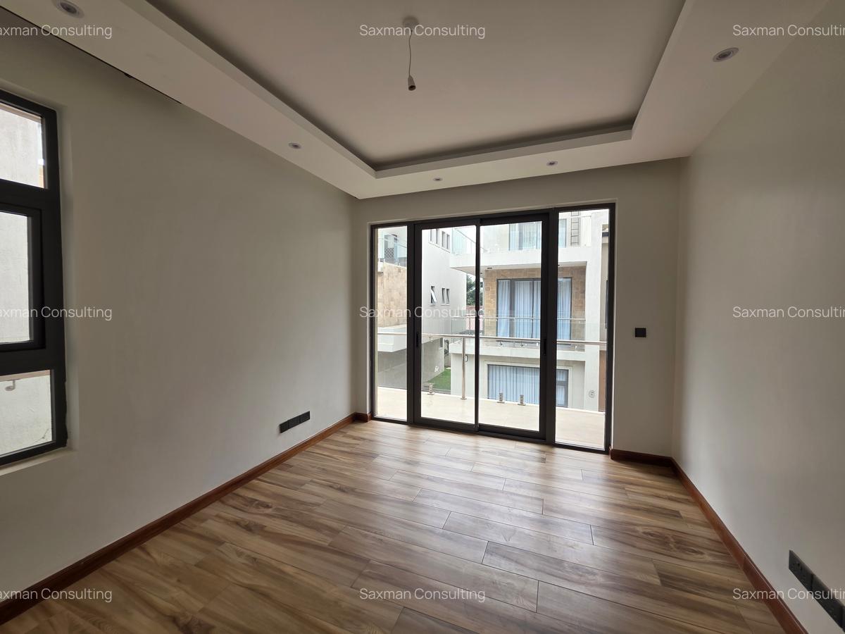 6 Bed Townhouse with En Suite in Lavington - 17
