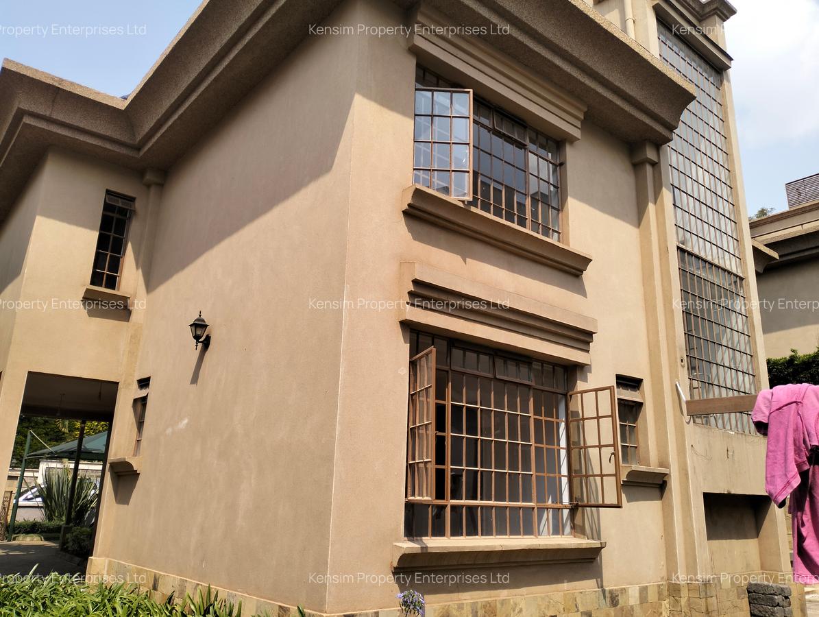 5 Bed Townhouse with En Suite in Lavington - 2