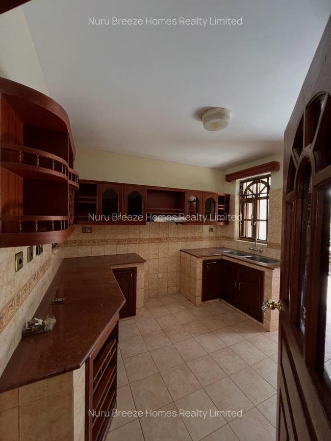 4 Bed Townhouse with En Suite in Lavington - 3