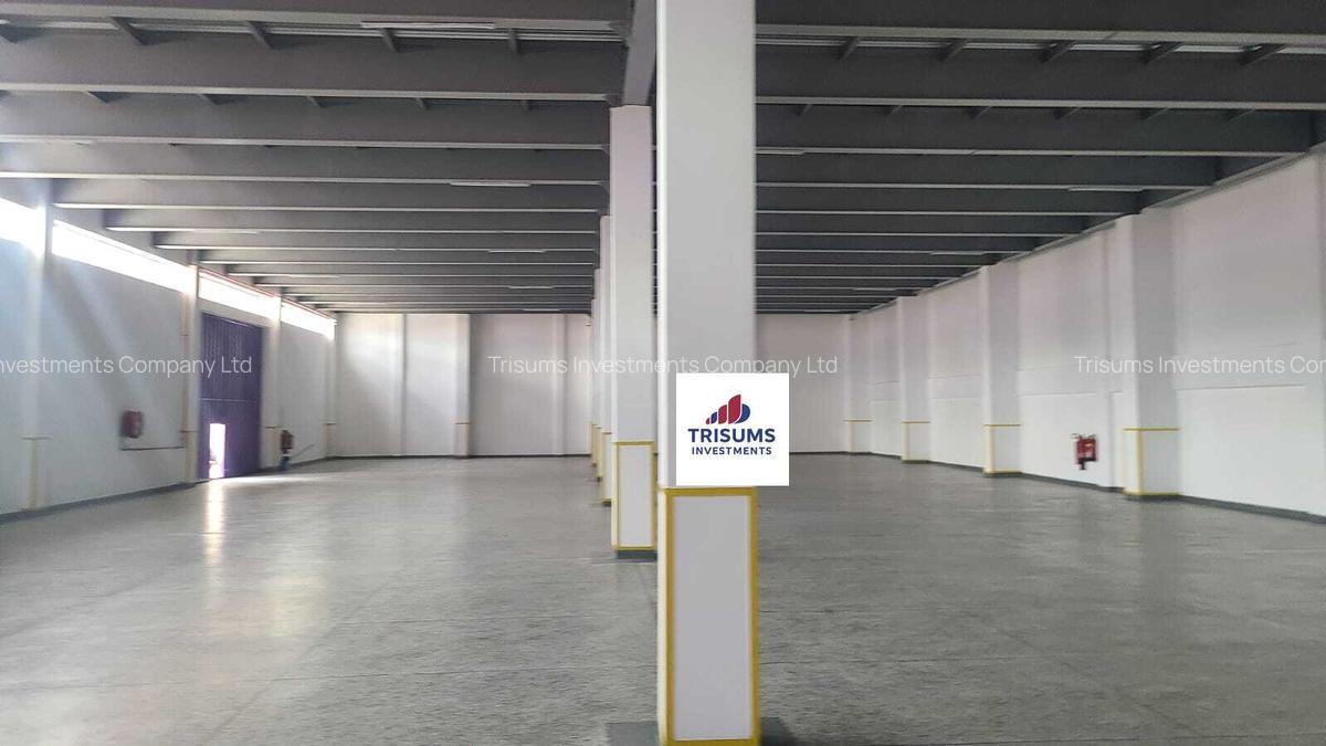 17,000 ft² Warehouse with Fibre Internet in Industrial Area - 6