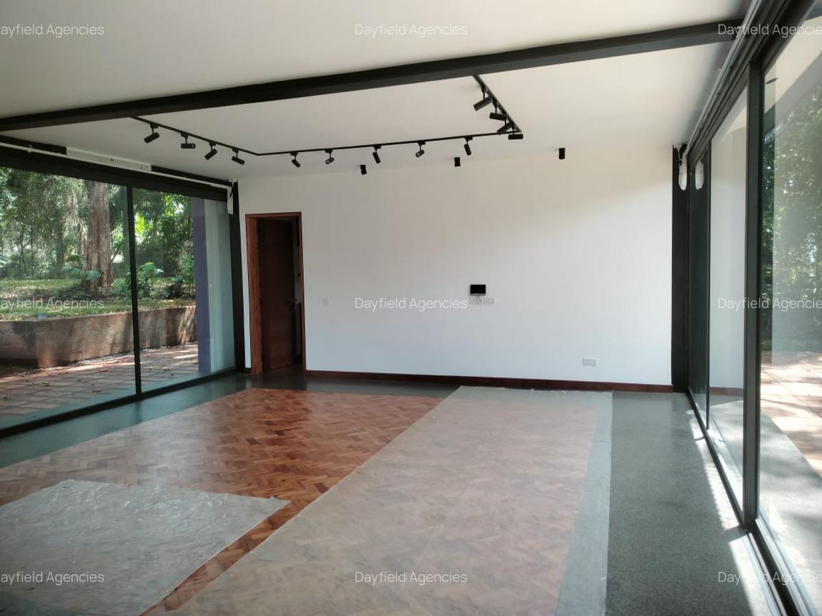 4 Bed House with En Suite at Hill View - 5
