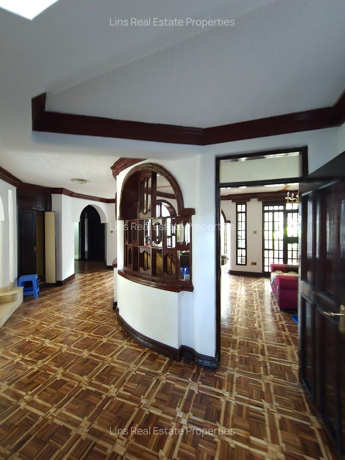 5 Bed House with En Suite in Runda - 7