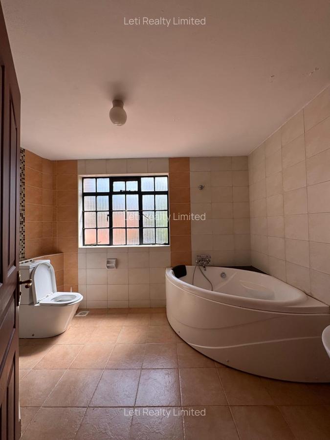 5 Bed Townhouse with En Suite in Lavington - 13